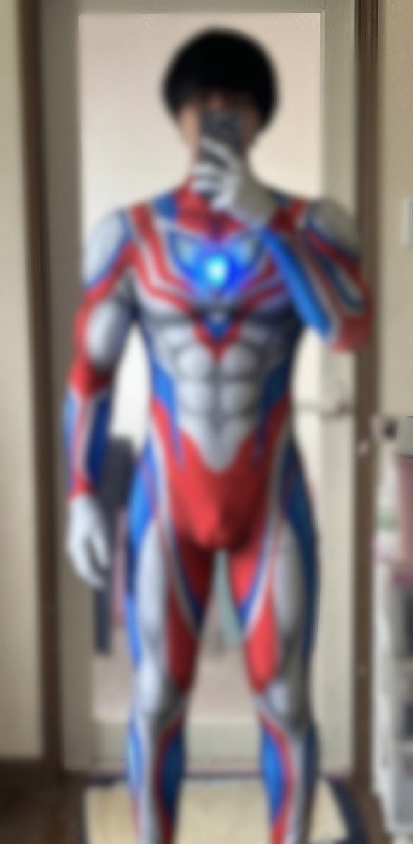 Yuu_39733's tweet photo. 鍛えた体のラインを確認しながら、
ただ自撮りしてただけのはずだった。

胸の光が弾けた瞬間、
固ま���筋肉、走る白いひび。
誇りだった体が、ゆっくり石膏に飲まれていく――。

モザイクなしの続きは全部まとめて⬇️

https://t.co/DjxY7gqsBt https://t.co/W4jh3Vu0AK