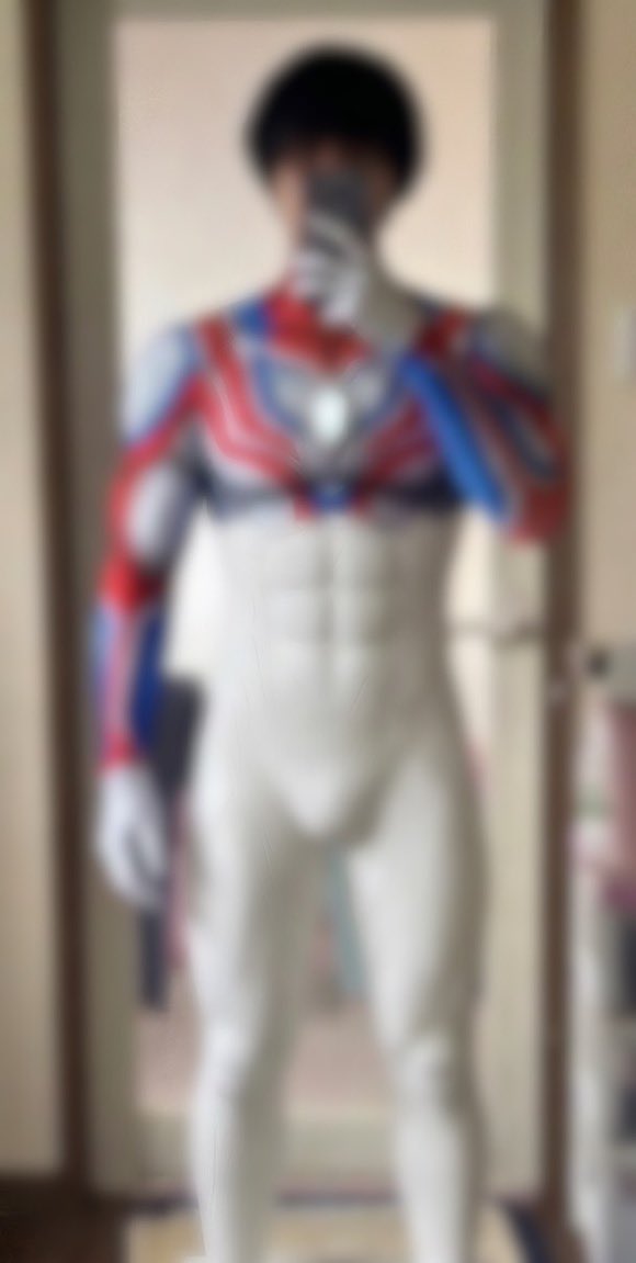 Yuu_39733's tweet photo. 鍛えた体のラインを確認しながら、
ただ自撮りしてただけのはずだった。

胸の光が弾けた瞬間、
固ま���筋肉、走る白いひび。
誇りだった体が、ゆっくり石膏に飲まれていく――。

モザイクなしの続きは全部まとめて⬇️

https://t.co/DjxY7gqsBt https://t.co/W4jh3Vu0AK