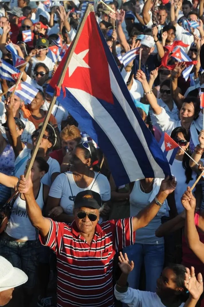 El #1Mayo en #Cuba se celebrará en todas las provincias del país bajo el lema "#LaPatriaSeDefiende", como homenaje al centenario del natalicio del Comandante en Jefe Fidel Castro y contra el bloqueo.

📎prensa-latina.cu/2026/04/13/pre…