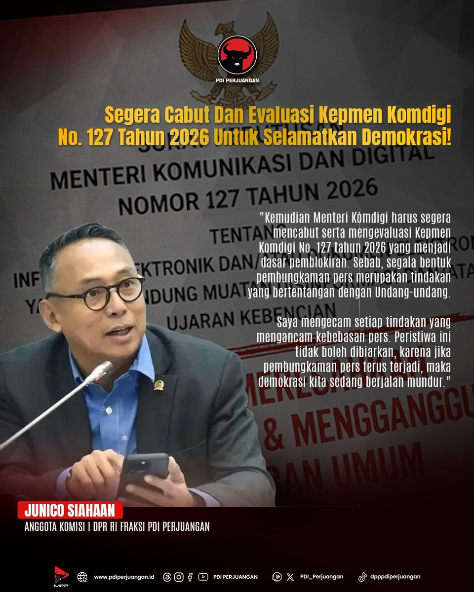 PDI_Perjuangan's tweet photo. Junico Siahaan mengecam tindakan pemblokiran oleh Kementerian Komunikasi dan Digital (Komdigi) terhadap konten hasil investigasi Tim Advokasi Untuk Demokrasi yang merinci 16 terduga pelaku penyiraman air keras kepada aktivis KontraS Andrie Yunus. 

"Pemblokiran Komdigi terhadap konten yang memuat investigasi jurnalistik dalam peristiwa ini, telah merampas hak pers nasional yang diatur oleh Pasal 4 ayat 2 dan 3 Undang-undang Pers," tegas Anggota Komisi I DPR RI Fraksi PDI Perjuangan tersebut.

Junico Siahaan juga mendesak Menteri Komdigi segera mencabut serta mengevaluasi Kepmen Komdigi No. 127 tahun 2026 yang menjadi dasar pemblokiran. Sebab, segala bentuk pembungkaman pers merupakan tindakan yang bertentangan dengan Undang-undang.

#PDIPerjuangan
#MenangkanRakyat
#SatyamEvaJayate
#KebenaranPastiMenang
#SolidBerderap