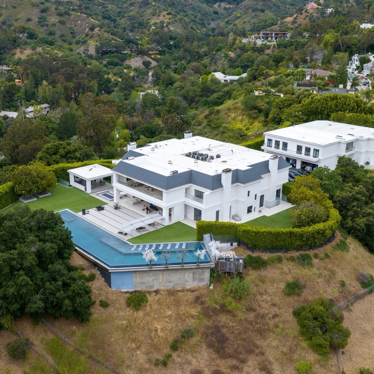 Universal News tweet media