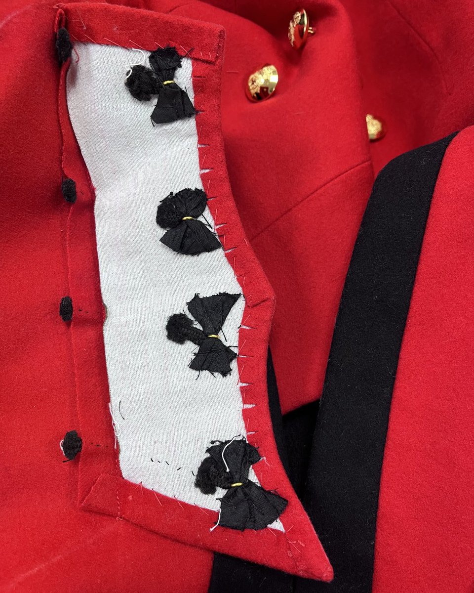meyer_mortimer's tweet photo. Military Knights of Windsor.

A look inside the skirt flap reveals the detailed work involved in plugging gilt buttons to secure them before the flap is permanently closed.

#MeyerAndMortimer #SavileRow #BespokeTailoring #MilitaryTailoring #BritishCraftsmanship https://t.co/3hXqw0MaIW