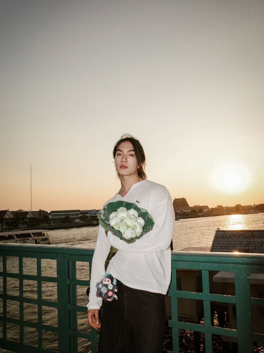 Boatoat_INA's tweet image. Flowers and you 
🤍

#Boatyongyut @Yong_yutt