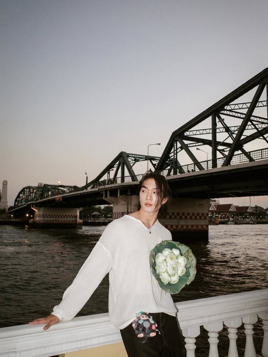 Boatoat_INA's tweet image. Flowers and you 
🤍

#Boatyongyut @Yong_yutt