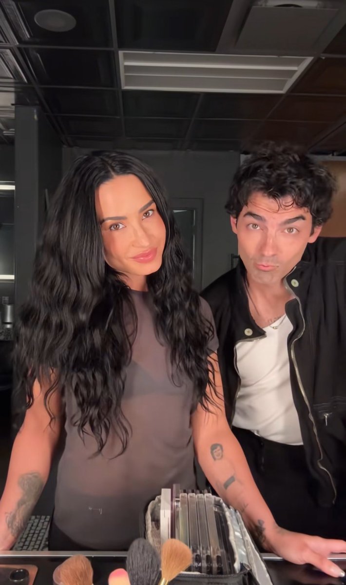 we really got not one but two jemi reunions in the space of 8 months, the world is healing 😭❤️