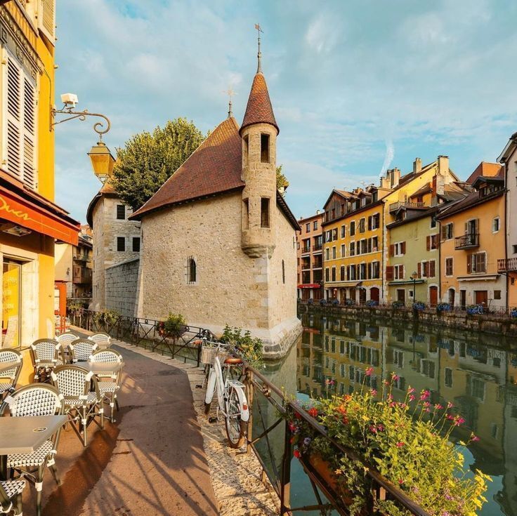 MozartCultures's tweet photo. annecy vibes, france https://t.co/svIB5onWno