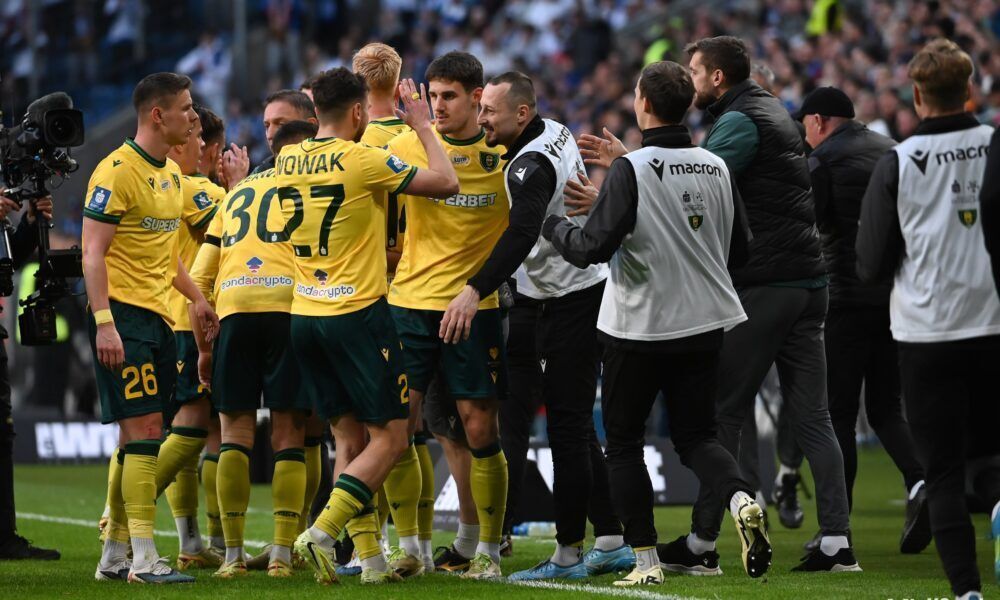GKS_Katowice's tweet image. "GKS to już ekstraklasowa drużyna pełną gębą, ale do tego jeszcze być może taką z górnej połówki tabeli. Bo jechać sobie na takie wyjazdy i po prostu normalnie grać, prowadzić tę grę, być wysoko na boisku, to nie jest oczywistość."

gieksainfo.pl/gieksa-nie-pek… 

#LPOGKS #GieKSaX