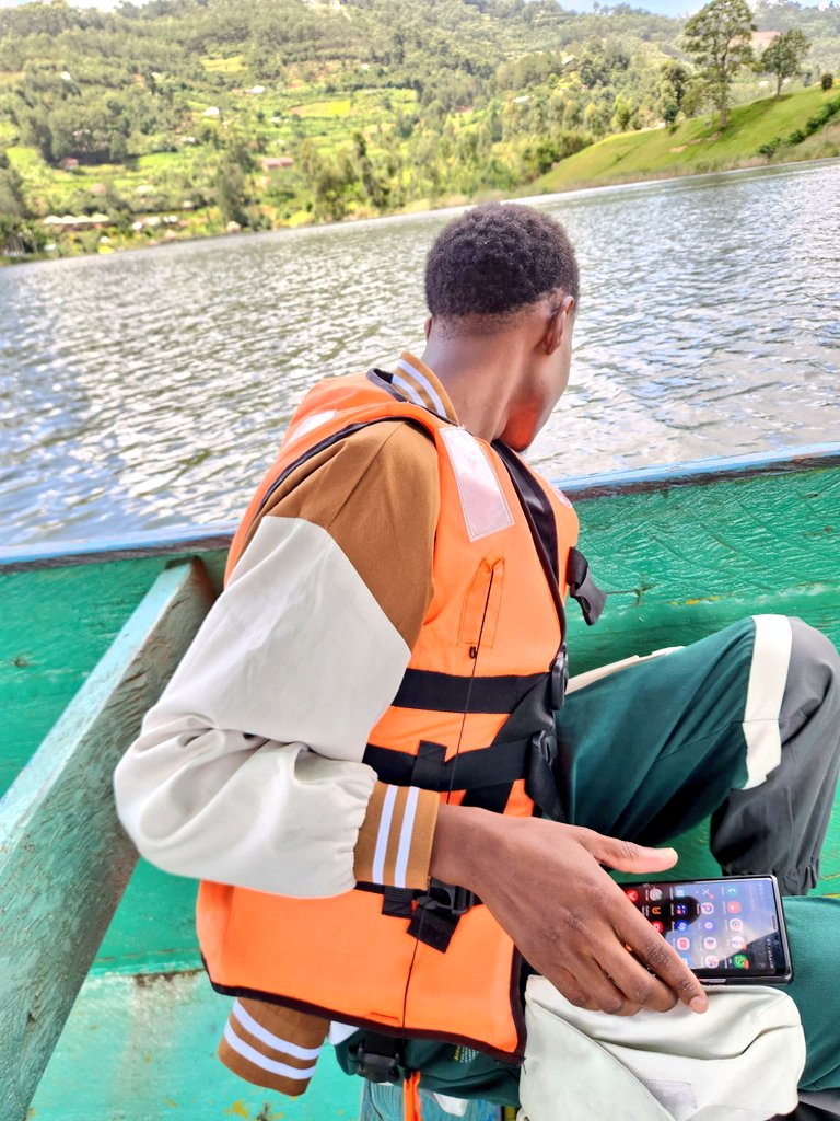 EddieTourGuide's tweet image. At the peaceful shores of Lake Bunyonyi in Kabale. 

 Lake Bunyonyi is  not just a destination but  a feeling of calmness  you carry long after you leave.

Book a visit today 0740026700

#LakeBunyonyi #VisitUganda #NatureEscape