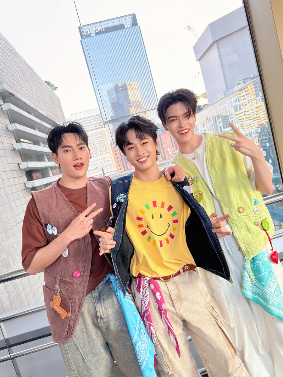 DomundiTV's tweet image. พบกับ “ปัง” @pung_phirunwat “พีท” @pete_nvich และ “เวฟ” @waavetnp ในงาน SiamCenter x Jolly Bear ✨

#SiamCenterSummerxDMD
#SiamCenterxJollyBears