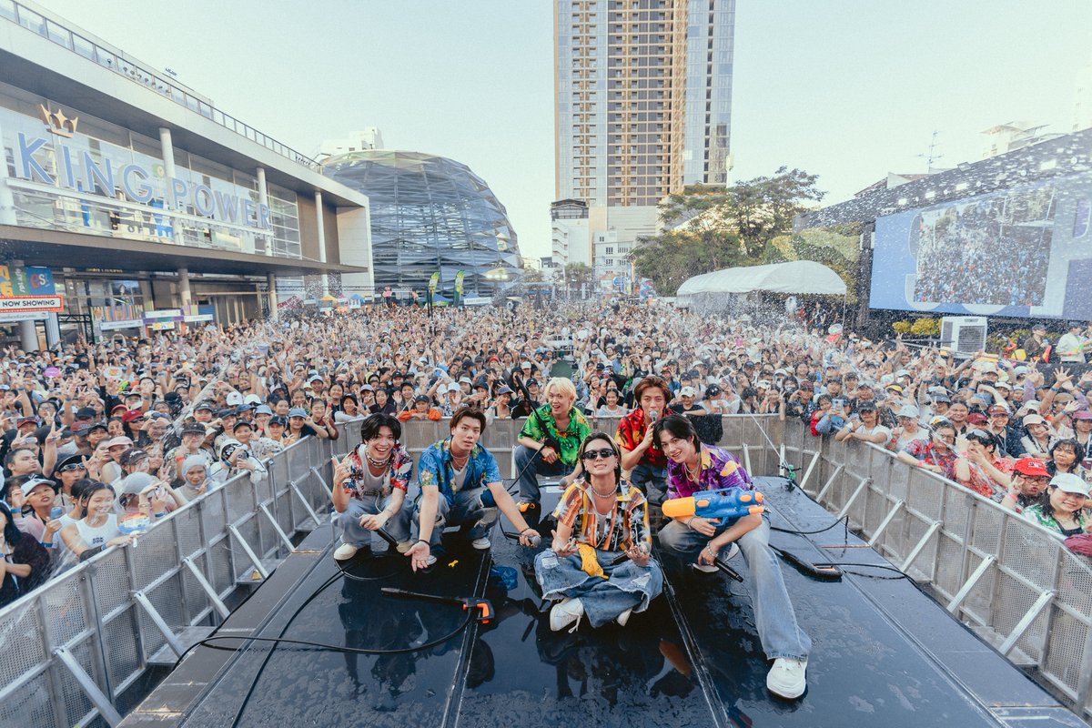 CultureCruise's tweet image. ［Report］

オフィシャルレポート到着🇹🇭
全曲セットリスト掲載🎧

LIL LEAGUE
KID PHENOMENON
WOLF HOWL HARMONY

▼バンコクのソンクラーン音楽イベント
『SUPERFLUID 2026』出演レポート 

🔗culture-cruise.com/superfluid-202…

#LILLEAGUE
#KIDPHENOMENON
#WOLFHOWLHARMONY
#SUPERFLUID2026