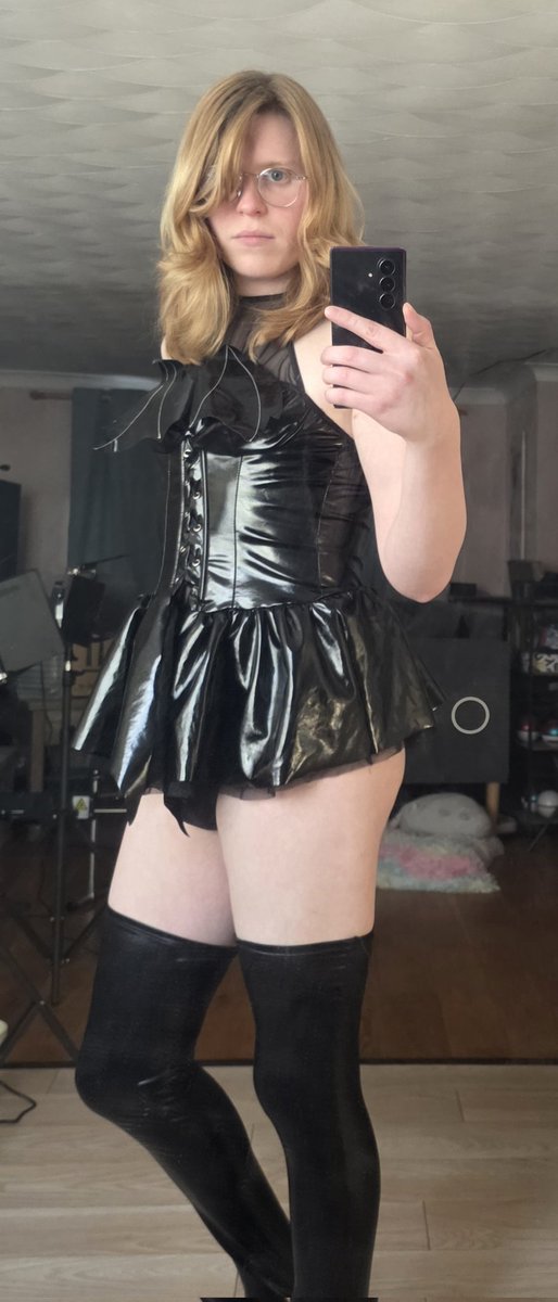 Gwen again tweet media