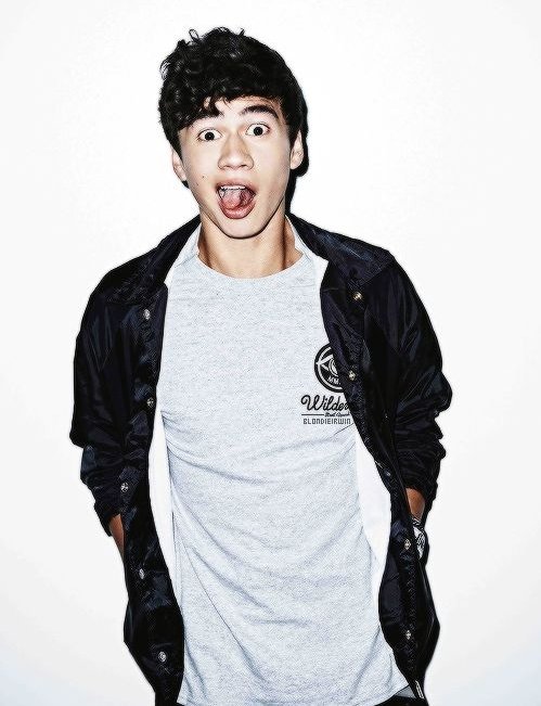 iva is a ☆ tweet media