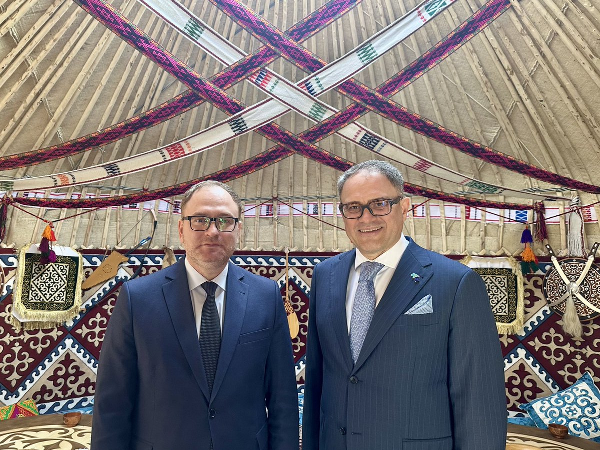 romanvassilenko's tweet image. Our #yurt begins hosting official guests:

I was delighted to welcome the new Ambassador of Georgia to NATO @IrakliBeraiaAMB for a warm and professional exchange on global issues and on ways to further strengthen friendly and mutually beneficial #Kazakhstan-#Georgia ties!
🇰🇿🤝🇬🇪