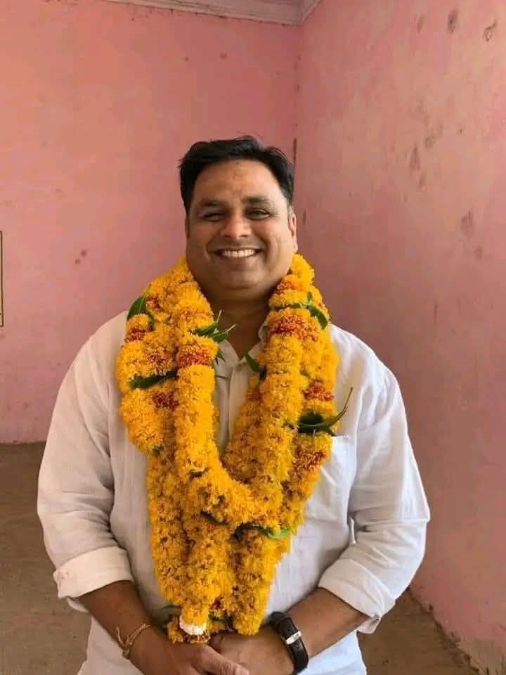 raju_jaat_hindu's tweet photo. 🎉 शुभ जन्मदिन 🎉

हंडिया मंडल उपाध्यक्ष आदरणीय गुरु श्री सुनील वर्मा जी को जन्मदिन की हार्दिक शुभकामनाएँ।

ईश्वर से आपके उत्तम स्वास्थ्य, दीर्घायु और जनसेवा के पथ पर निरंतर सफलता की कामना करता हूँ।
Happy Birthday 🙏🌹 

#BirthdayWishes #BJP #Handia #जनसेवा https://t.co/W8b6qWNr5X