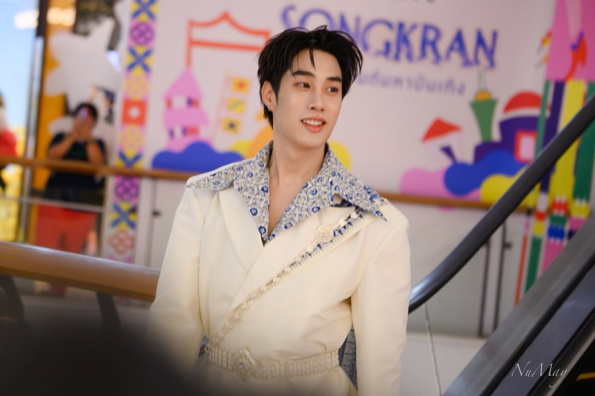 หล่อลอยมาาาา

#CentralRama9xTleFirstone
#SongkranAtCentral 
#SummerFestAtCentral
#TleFirstone
#CentralPattana