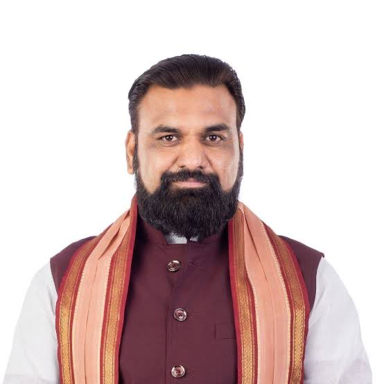 imkShanu's tweet photo. 8 वर्ष पहले भारतीय जनता पार्टी से जुड़ने वाले पूर्व राजद कार्यकर्ता सम्राट चौधरी बने बिहार के नए मूर्खमंत्री। #बिहार #bihar #jdu #cmbihar #nitish #bjpbihar #nda #biharcm 

बिहार में बहार था
जब तक नीतीशे कुमार था। https://t.co/4yjnGvhWnw