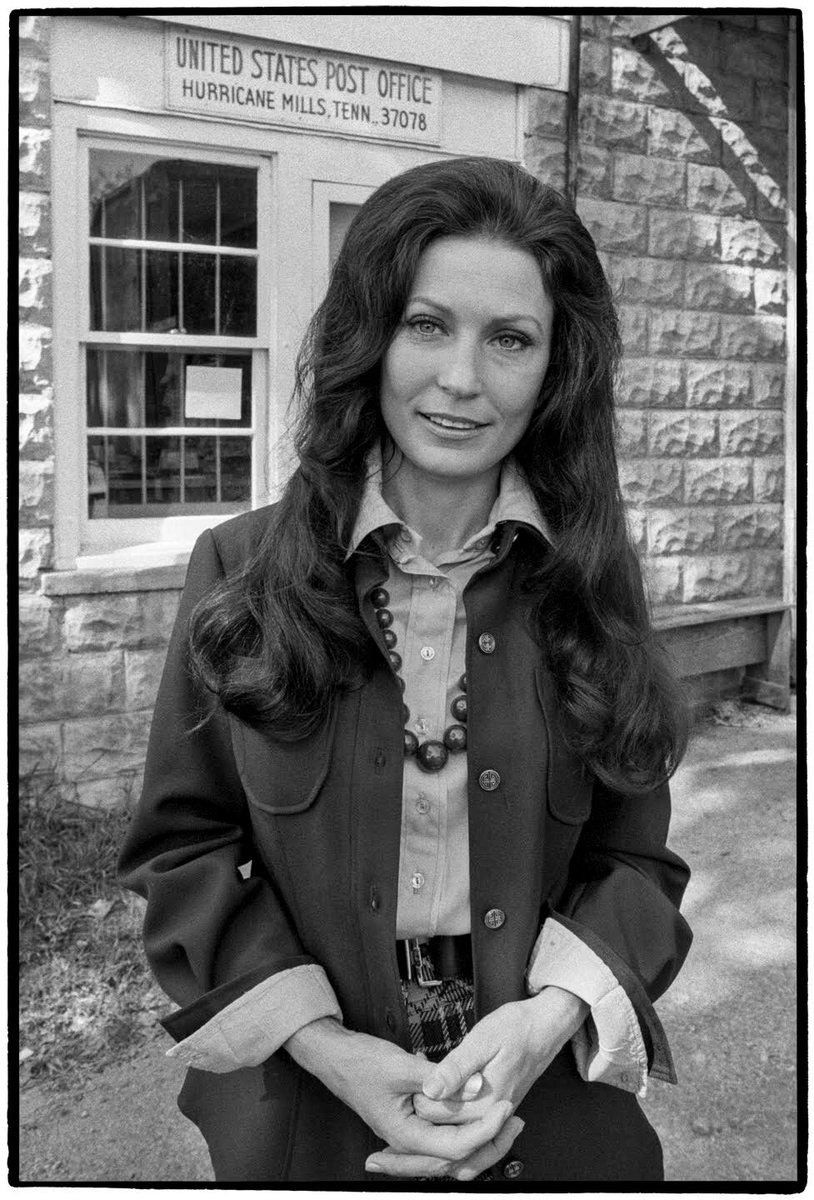 peterparcek's tweet image. Happy Birthday April 14 to Loretta Lynn country music superstar (1932-2022)!
Coal Miner’s Daughter youtube.com/watch?v=f9eHp7…
Don't Come Home  A Drinkin' youtube.com/watch?v=OBnkAk…
You Ain't Woman Enough youtube.com/watch?v=8_wwP8…

#countrymusic #singer #coalminersdaughter #vocalist