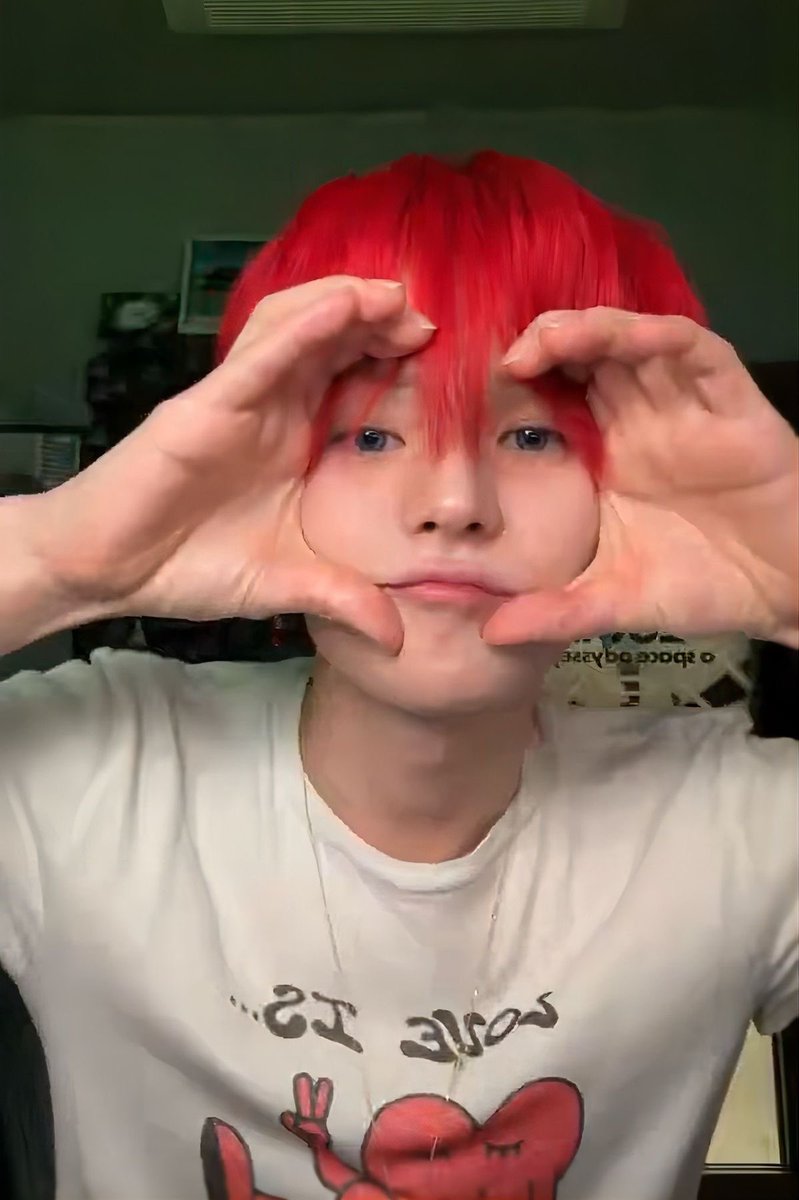 𝓡𖤐 tweet media