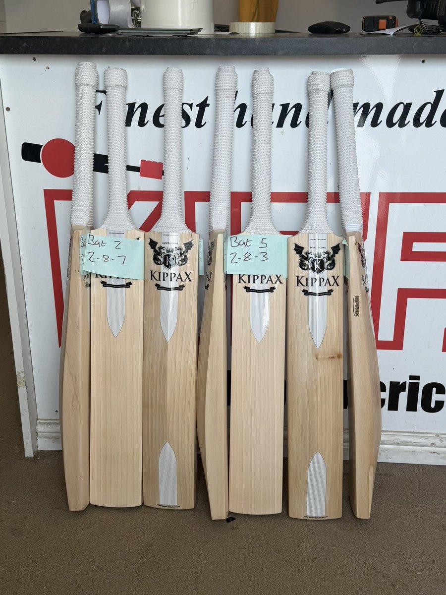 TOP OF THE RANGE Sancta Grail 
Experience cricket at its finest with these stunning, light Sancta Grail bats. Every blade is carefully selected and masterfully shaped to deliver explosive performance
kippaxcricket.co.uk/product/kippax…
07777514691
Incredibly light feel
Elite-grade willow