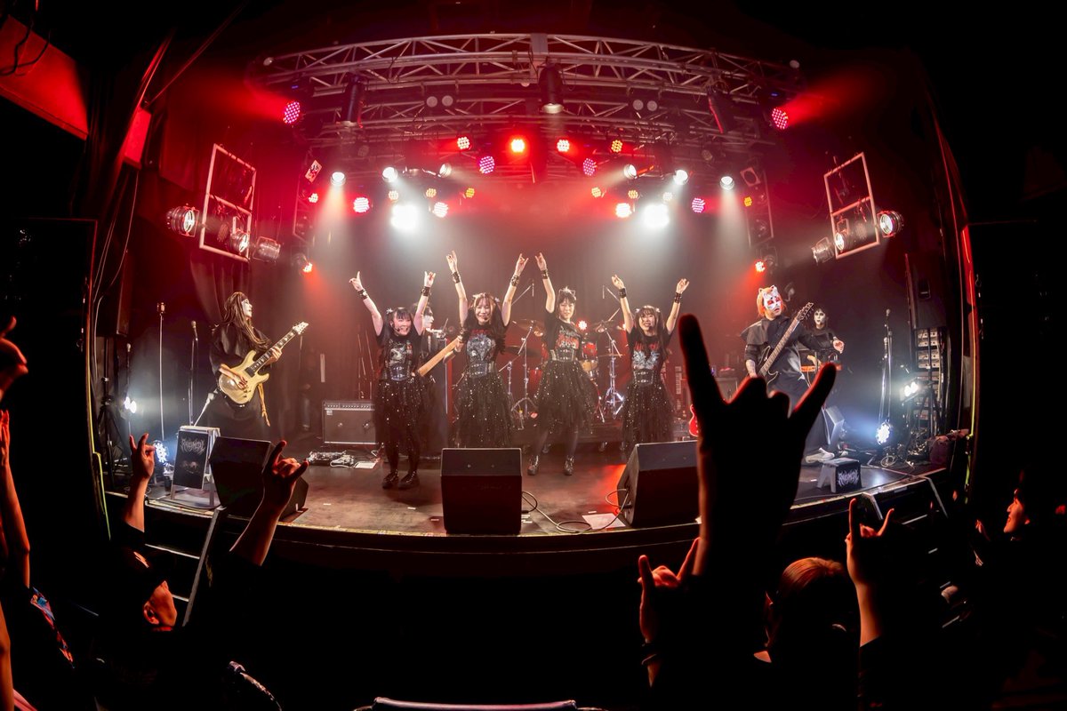 raveymetal's tweet photo. 4/11のLIVEダイジェスト動画です🦊
ご来場頂いた皆様ありがとうございました。

写真撮影リヒトさん📷

#RAVEYMETAL
#CROSSROCKS
#BEATSTATION
#BABYMETAL https://t.co/k0F7t6LizB