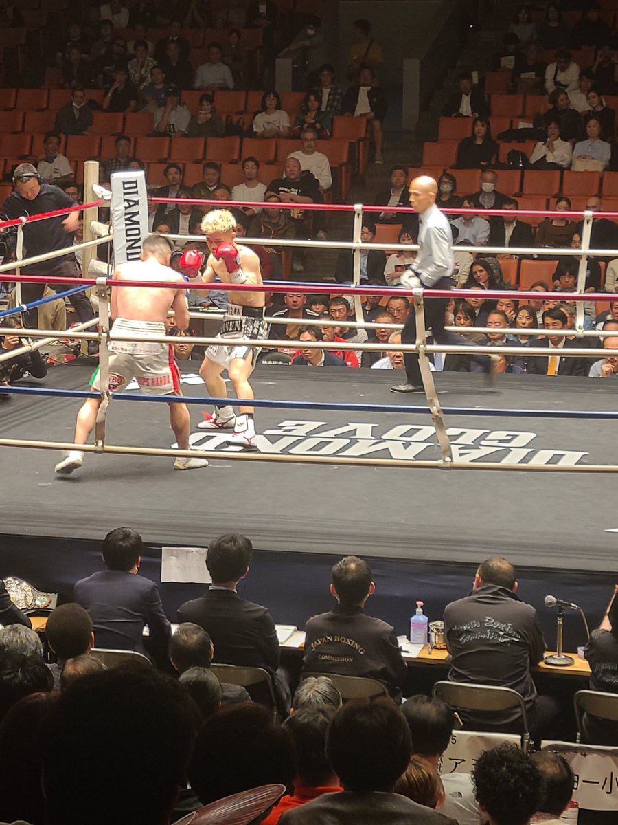 serval87's tweet photo. 第5試合　日本Ｌ・フライ級タイトルマッチ１０回戦　川満俊輝（三迫）　亀山大輝（ワタナベ）　亀山判定勝ち。新王者に。 https://t.co/5e3G34poyO