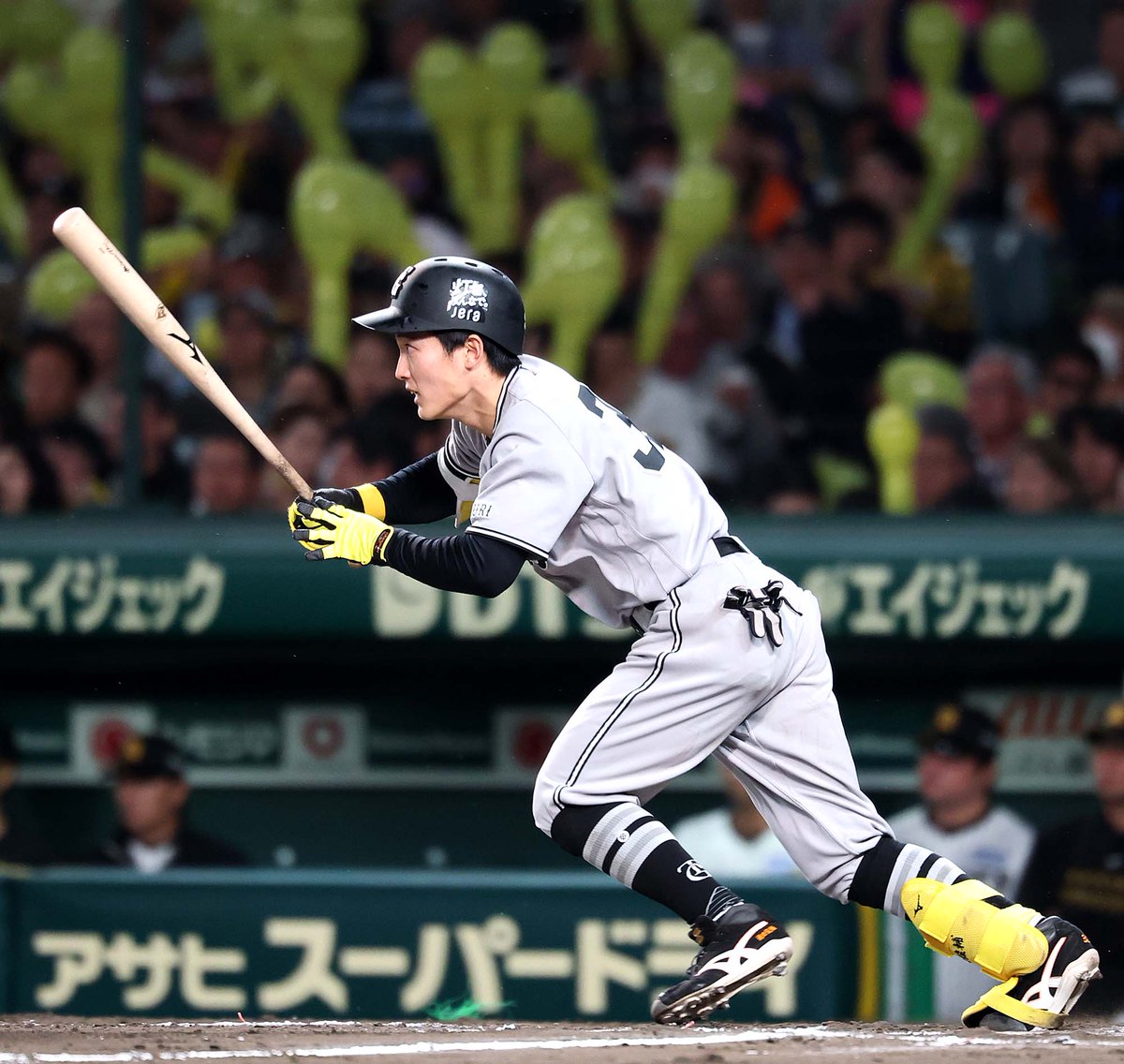 七回表】巨人 2-0 阪神 一死から #浦田俊輔 選手が相手の後逸により