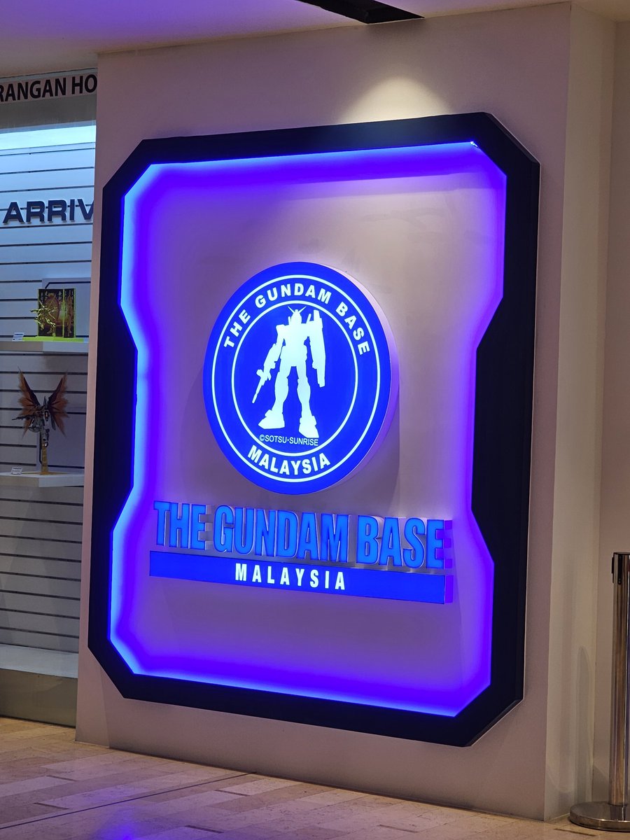 memphizzx's tweet photo. Gundam Base finally open in Malaysia. This time is permanent, not the popup store like last time. https://t.co/2GoGAtwvZ8