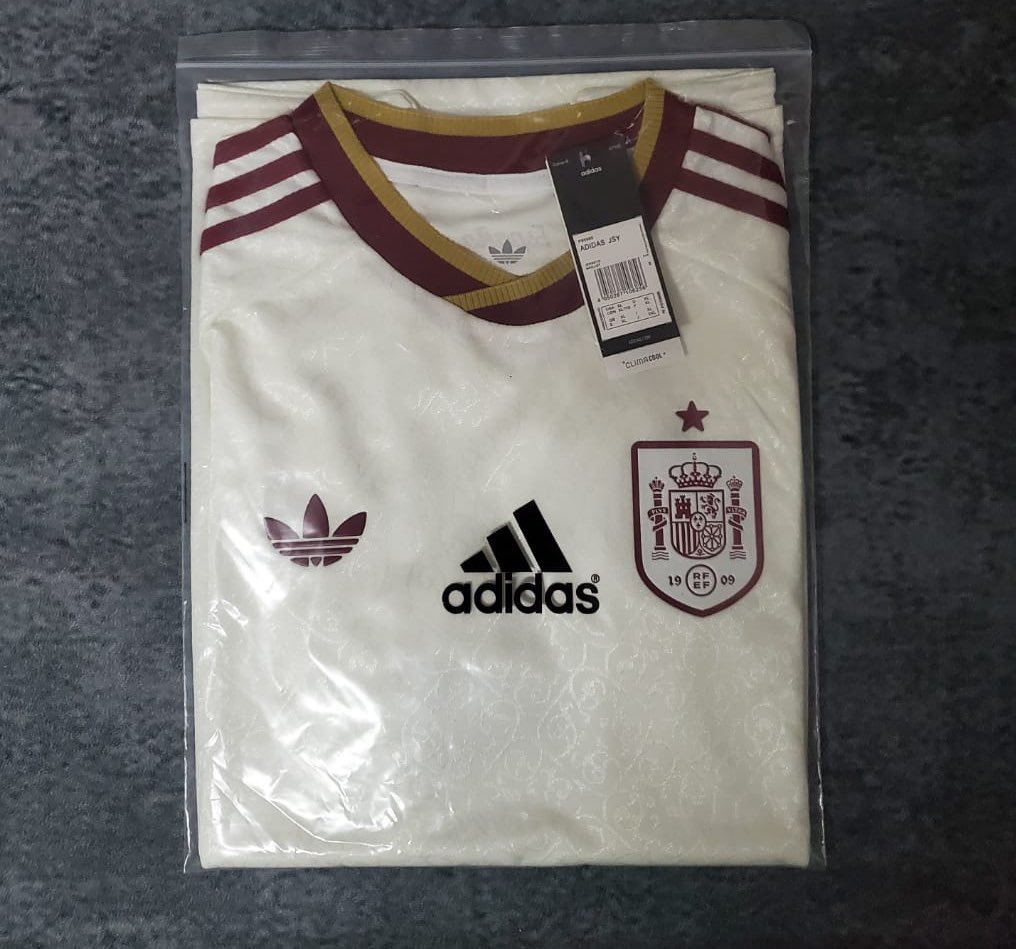 👕🎁SORTEO de la nueva camiseta de España entre todos los que den RT + ❤️ a este tweet y nos sigan.

✅ RT + ❤️ + FOLLOW 

🌏 Envío internacional

🗓️ Ganador/a el 26 Aabril