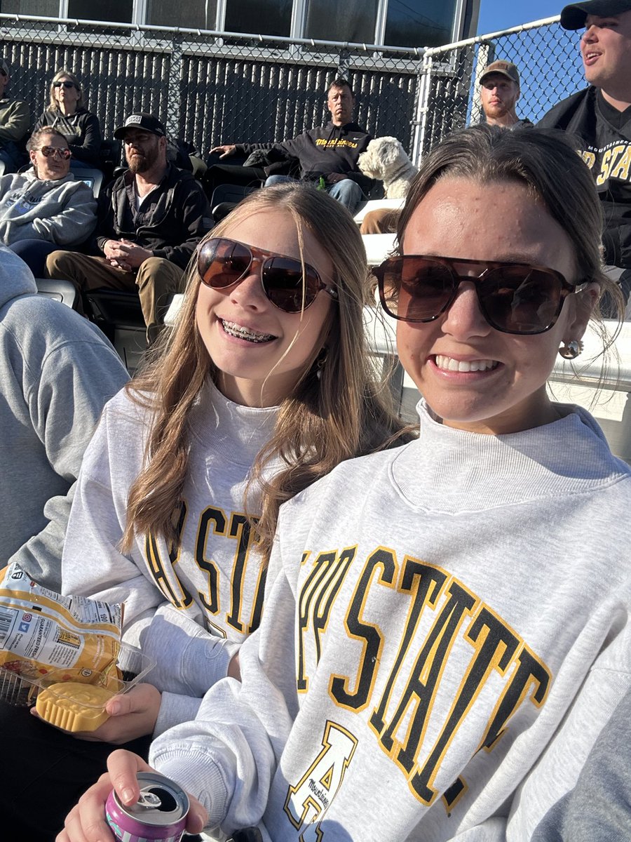 Lydia Benton tweet media