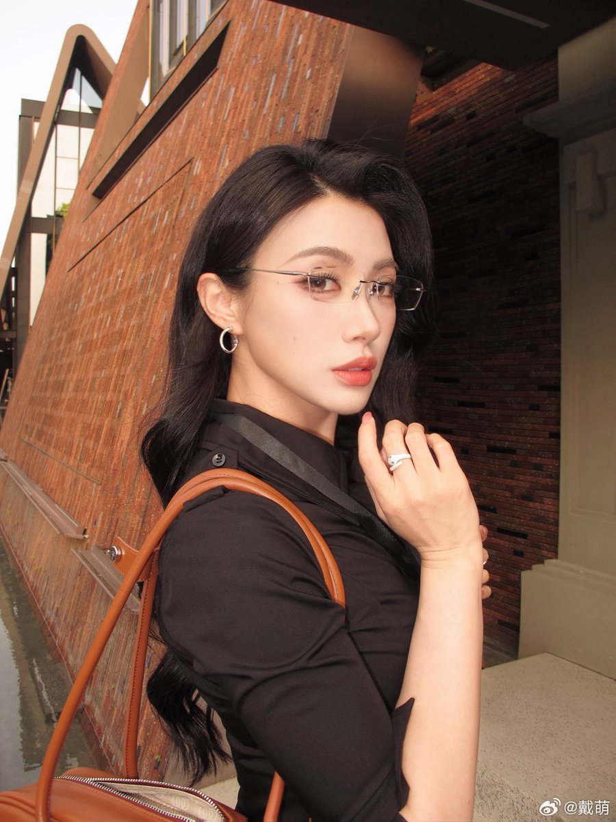 2_8DIAMOND's tweet image. #戴萌 小红书 + WEIBO update 2026.04.14

热爱上班的萌萌人💼
weibo.com/3050709151/528…

ENTJ的脑子里在想什么呢？变强！！！ xhslink.com/o/69TbhOIRIP1 

#DAIMENG #Diamond #ダイモン #다이멍 #đớimanh #WEIBO #RedNote #TripleAngel