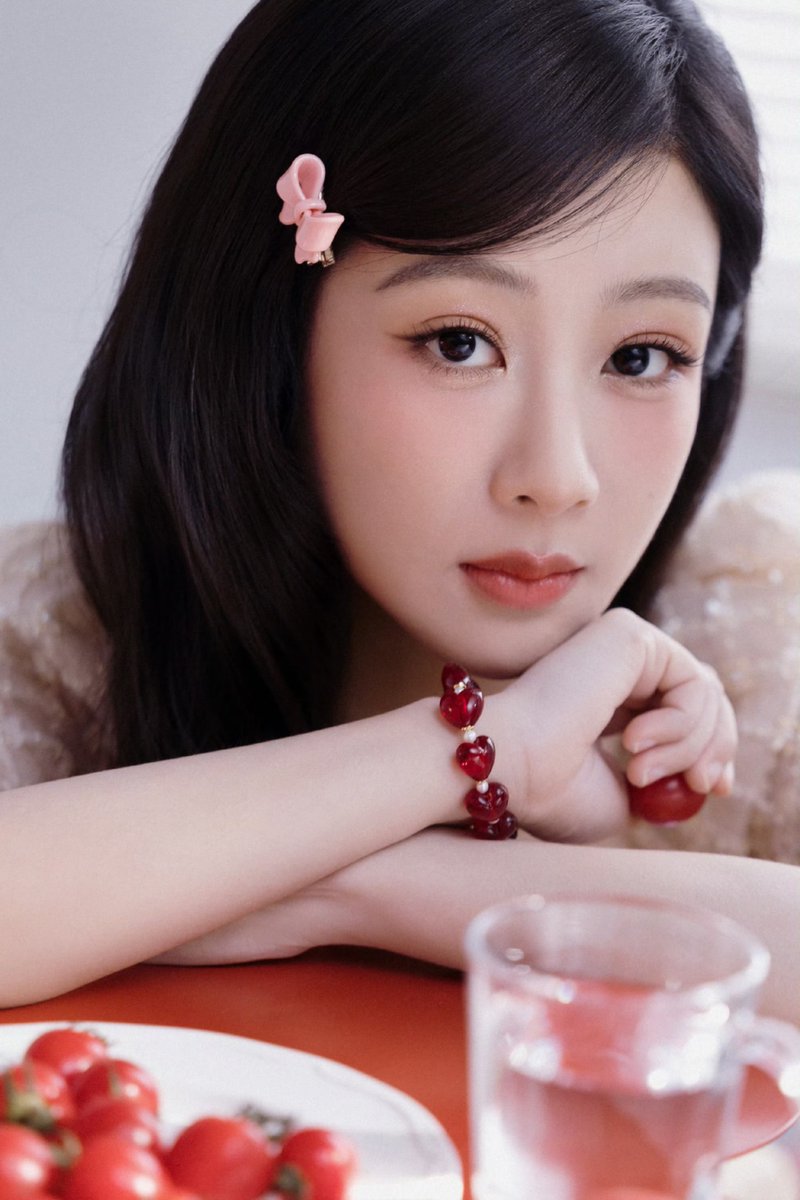 dramapotatoe's tweet image. #YangZi for a Yoyi C livestream event 

More - weibo.com/5943858696/528…