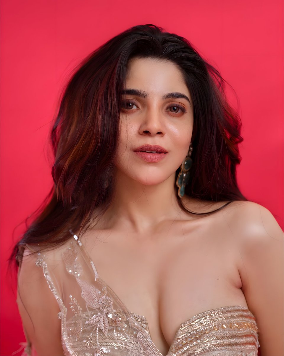 UHQ QUEEN'S tweet media