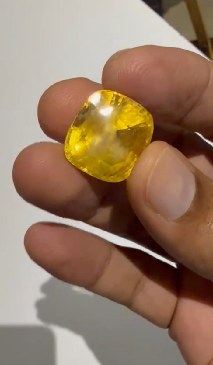 udedu5's tweet photo. Text me +94725393676
​🔹 Weight: 51.69 cts
🔹 Identification: Natural "Golden" Yellow Sapphire
🔹 Color: Vivid Orangy-Yellow 
🔹 Cut: Modified Brilliant/Step (Cushion Shape)
🔹 Origin: Sri Lanka (Ceylon)
🔹 Treatment: No indication of thermal treatment (Unheated)
🔹 Report: GRS https://t.co/1zlF83Ds0H