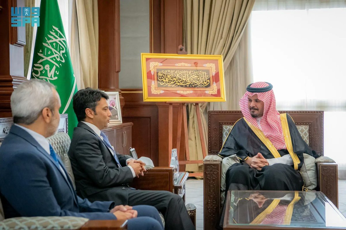 SPAregions's tweet photo. أمير منطقة المدينة المنورة يستقبل القنصل العام لجمهورية باكستان الإسلامية بجدة.
https://t.co/yPmHqyxAwp
#واس https://t.co/uLRPuWJynm