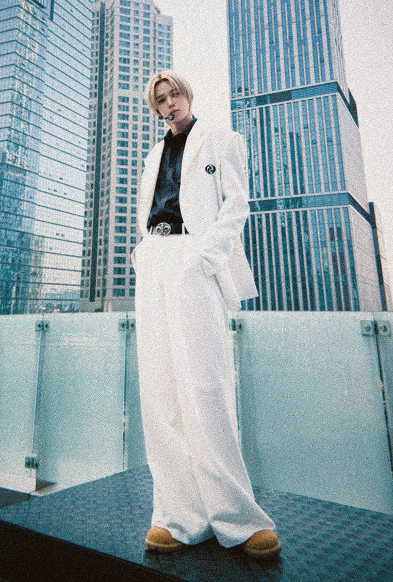 Nicolove3cha's tweet image. こんなカッコでケイくんが映画の試写会とかに登壇したらしぬ…とかなってたけど既にしてるやんね…？！？！🤯しかも漫画レベルの等身すぎる…。
#andTEAM #K
#ブルーロック #エゴい