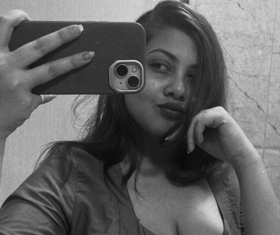 Prernaa11's tweet photo. Whenever I look in the mirror, I see only your face🖤 https://t.co/izsg51MEy0