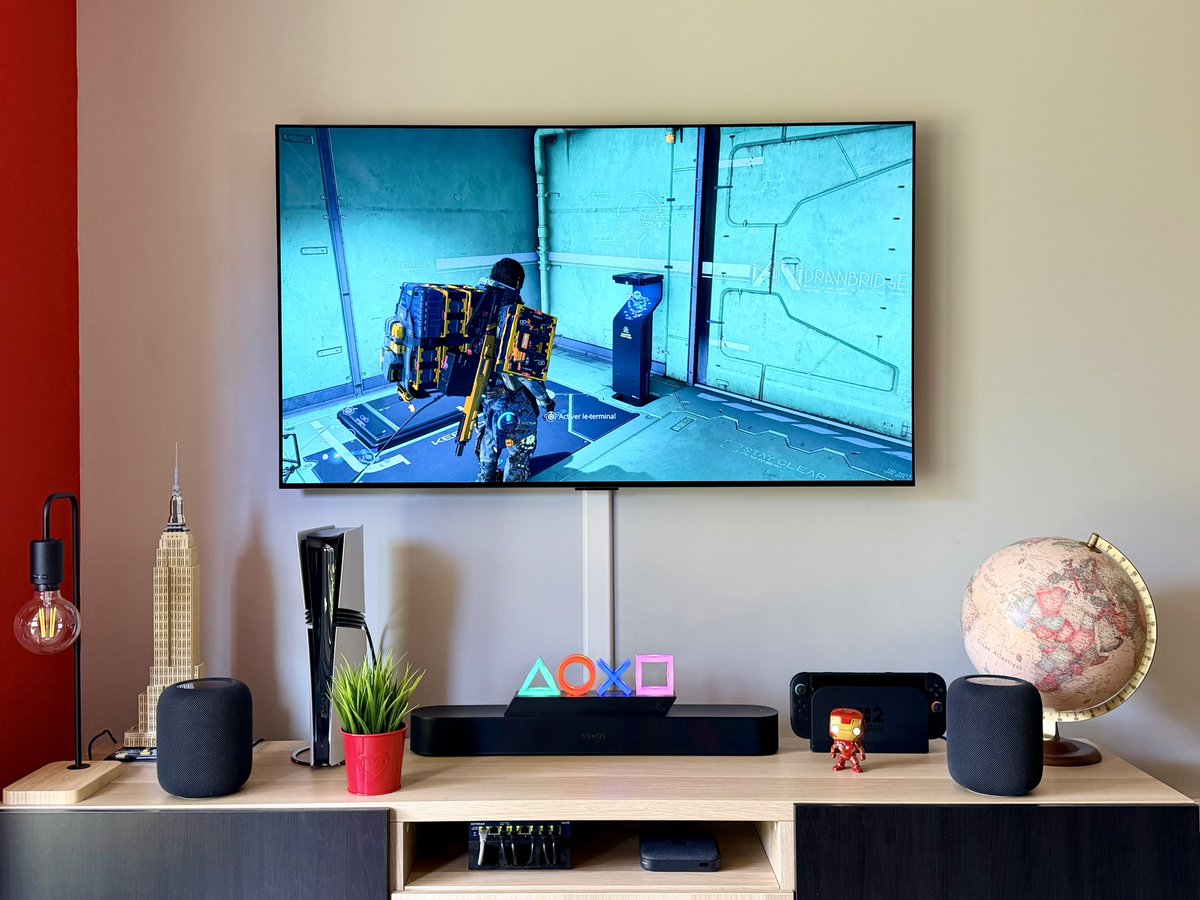 Skynekix's tweet image. Au-delà du fait de transformer ton temps de transport en temps de travail, le télétravail, c’est aussi la possibilité de souffler entre midi et deux devant ta PS5. Ça peut sembler anodin, mais au quotidien, ça aide vraiment à décompresser.

💼🏠🎮