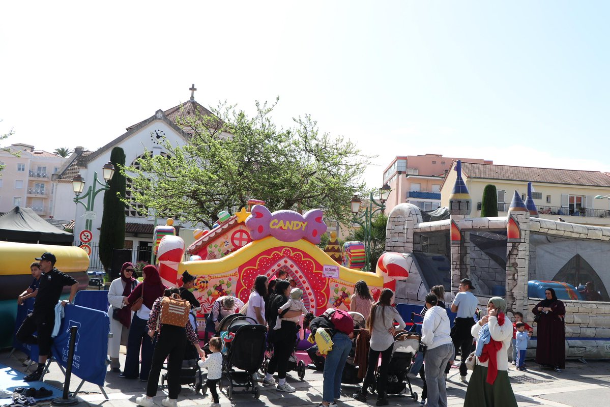 LeCannetVille's tweet image. #LeCannet Vive les #vacances #loisirs
Structures gonflables 
Pour #enfants 3-11 ans* 
Entrée libre 10h-18h  
🔹Place Foch aujourd’hui jusqu’à 18h
🔹Plateau Bonnard MERCREDI 15 AVRIL  
🔹City-Stade Garibondy JEUDI 16 AVRIL
Programme complet : lecannet.fr/agenda-du-cann…