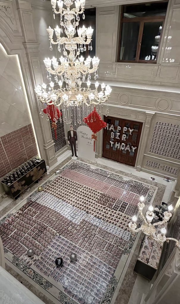 AnnieSylus0418's tweet image. can't imagine how much Sylus merch this kitten has bought