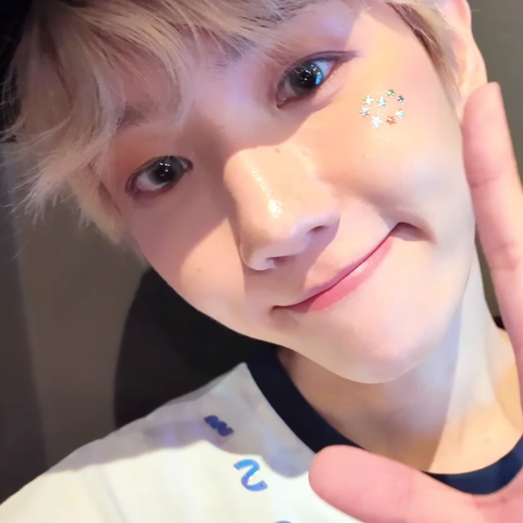 my love                                            my idol
백현이🫧                                        백현이✨