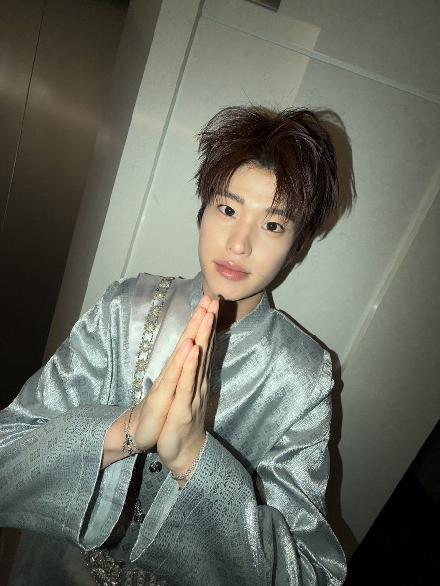 봉팔이네 tweet media
