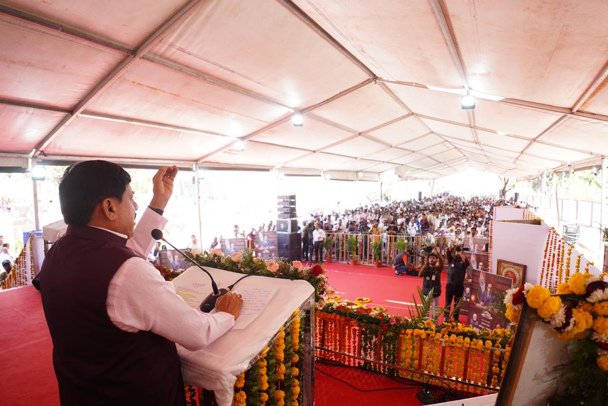 projsindore's tweet image. मुख्यमंत्री डॉ. मोहन यादव ने डॉ. आंबेडकर नगर (महू) स्थित जन्मस्थली पहुँचकर बाबा साहेब को श्रद्धांजलि अर्पित की, उनके योगदान का किया स्मरण।
RM:facebook.com/share/p/1Ayx1h…
#AmbedkarJayanti #Mhow #SocialJustice #JansamparkMP #indore #इंदौर
@CMMadhyaPradesh @JansamparkMP