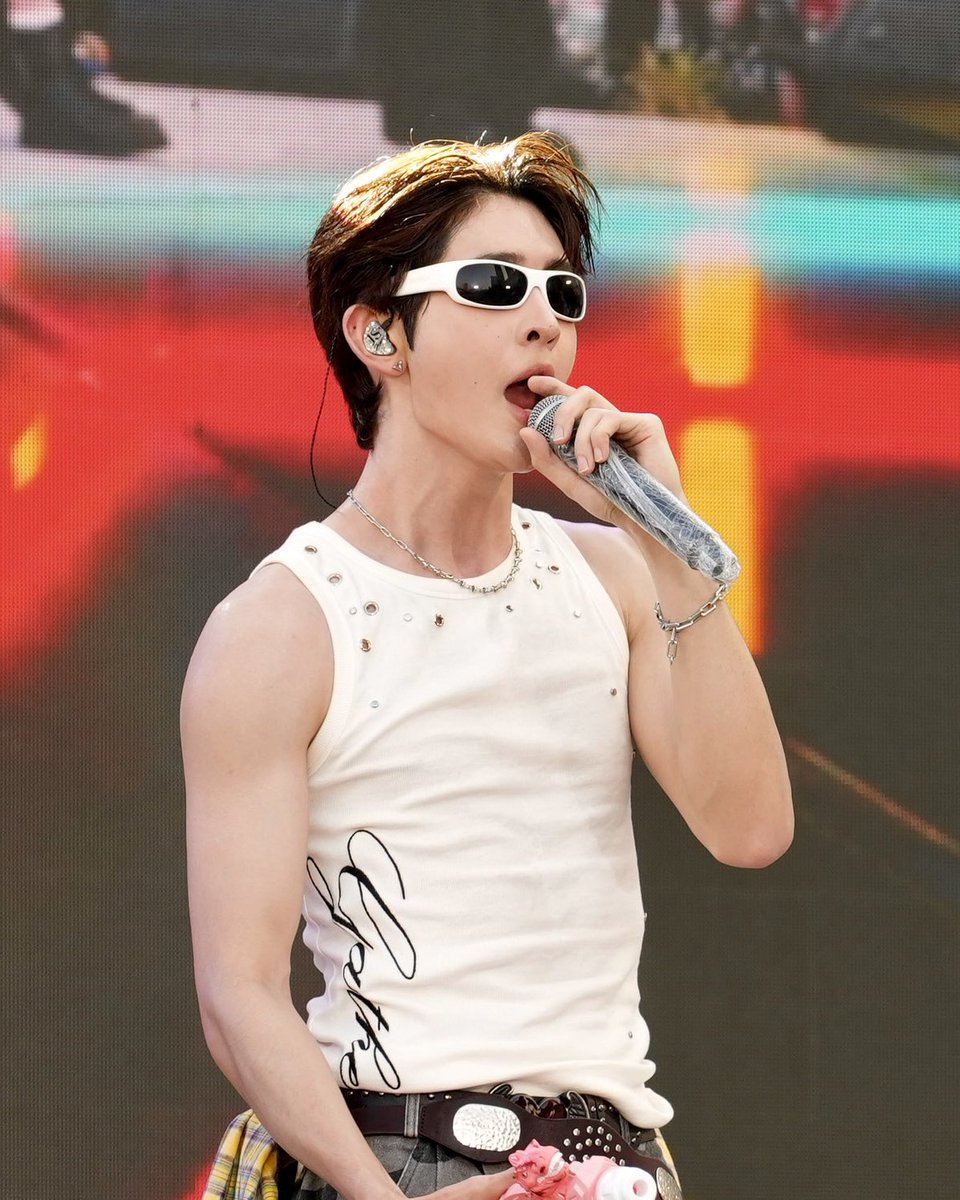 iconsiam's tweet image. พี่เจมส์แว่นดำ 😎 

DEXX SONGKRAN26 ICONSIAM 
#DEXXxICONSIAM 

#ICONSIAMSongkran #DEXXth #DMDMUSIC #สงกรานต์ที่ไอคอนสยาม