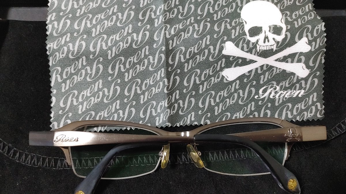 x6h08UxepS6223's tweet photo. お気に入りのメガネ👓️
#眼鏡
#Roen
#スカル 💀 https://t.co/BsQEpyJBcU