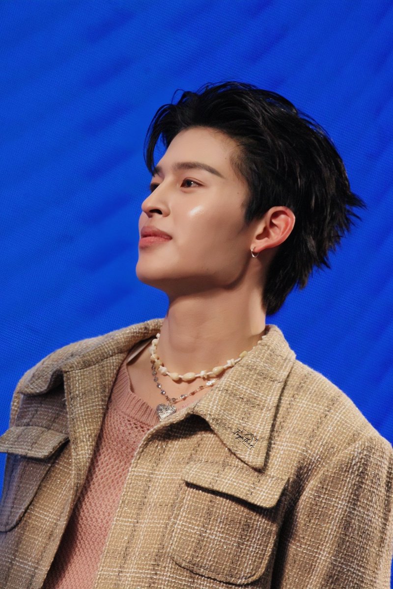 แล้วสันกรามพี่ก็บาดกล้องผมทุกงานจริงๆ.. 

POND PHUWIN AT SONGKRAN THE MALL BANGKAPI​
#TheMallSongkranxPondPhuwin