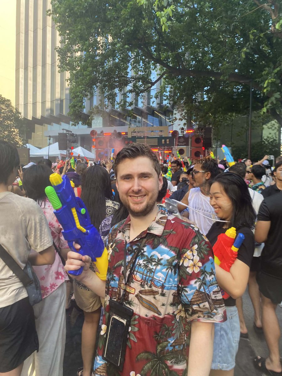 SimtemOfficial's tweet photo. Songkran 2026 💧🔫 #songkran #bangkok #thailand https://t.co/sVHRe32XUz