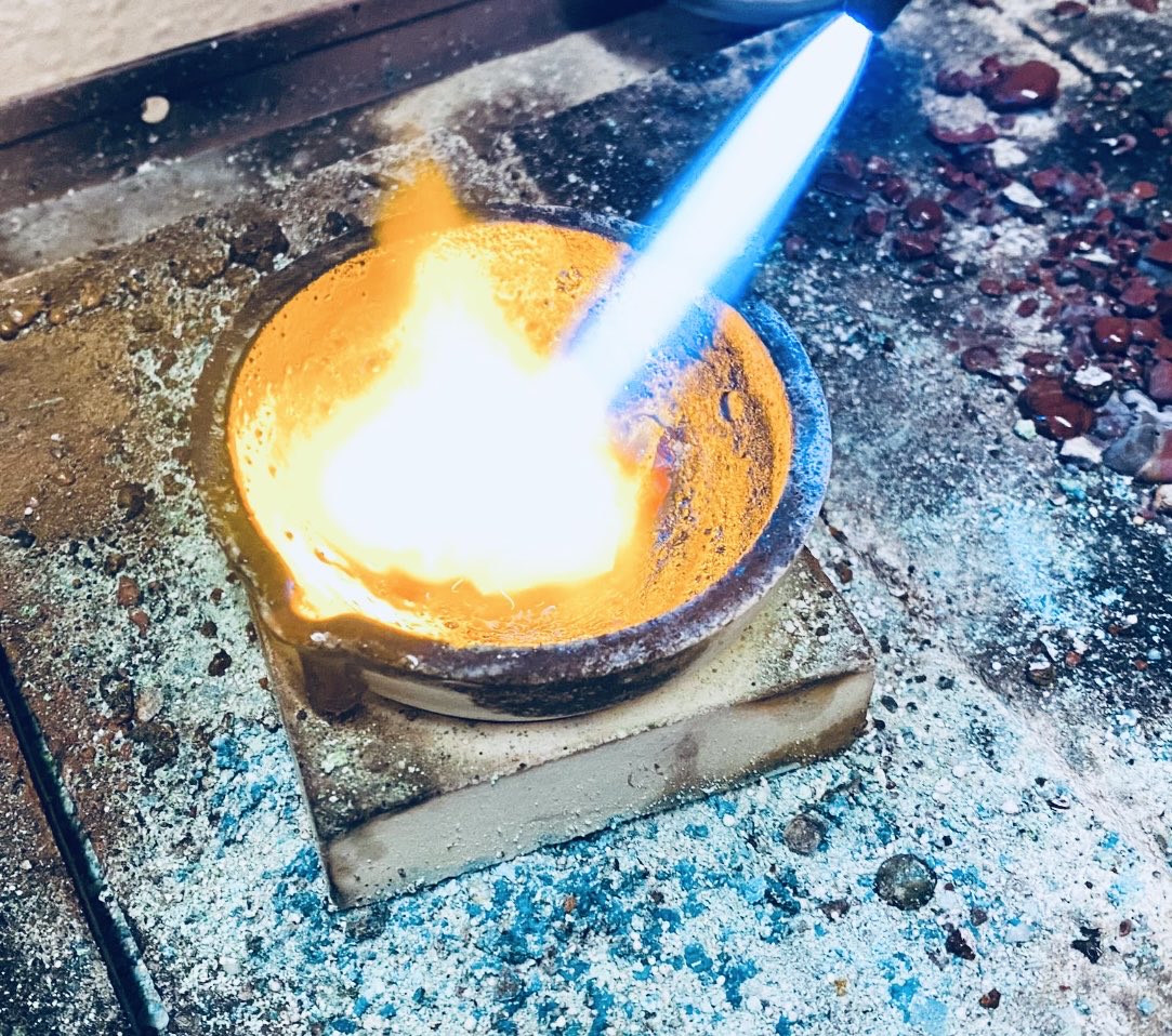 MFerrerJoyero's tweet image. Creando! En #ManuelFerrerJoyero

Taller de joyería. Taller propio
Joyeros desde 1968 ✨

#Backstage #Atelier #JoyeríaCreativa