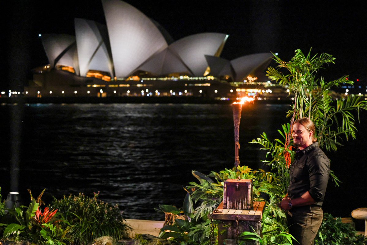 JohnsonAshak's tweet image. How do you say no to a @survivorau reunion on @channel10au with @davidgenat 🦍🌴🔥🎲

@survivorau Redemption Finale on @channel10au | Watch + Stream Free.

#SurvivorAu #Survivor #Redemption #Silverback #Bang