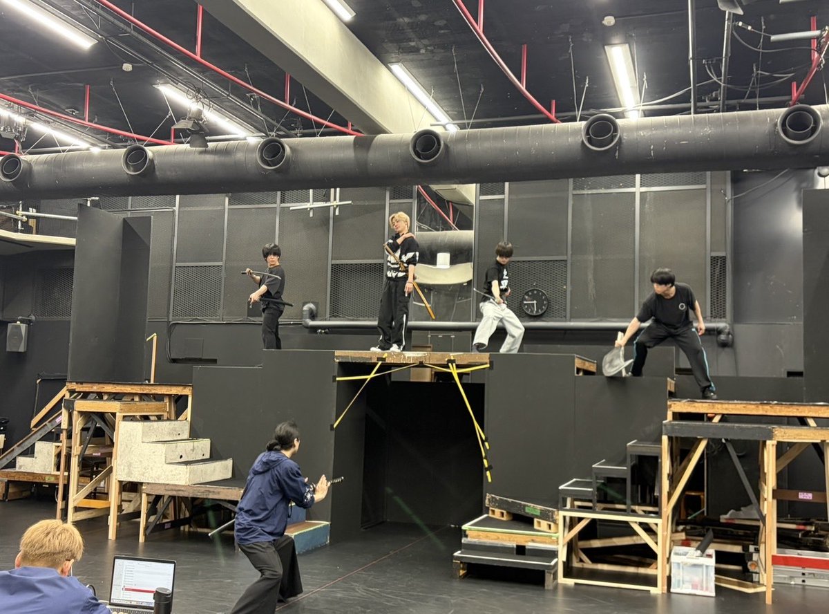 ryochan_y's tweet image. 4月14日の
#舞台 #ZIPANGパイレーツ ⚓️

赤鯱団（ナギ•レン•カイ•フドウ）
#山本亮太 #松原凛 #内藤将大 #桐谷伶音  

九鬼那王国（ヤマト）
#鵜飼主水 

いや控えめに言って
まじこのチーム、このシーンまじ最高よ👀

next 山本亮太 松原 凛ナイスアクロ👍