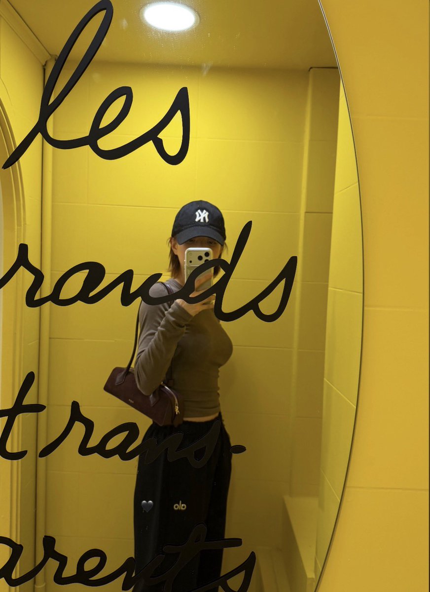 단발 일상사진 보니까 실감난다🖤